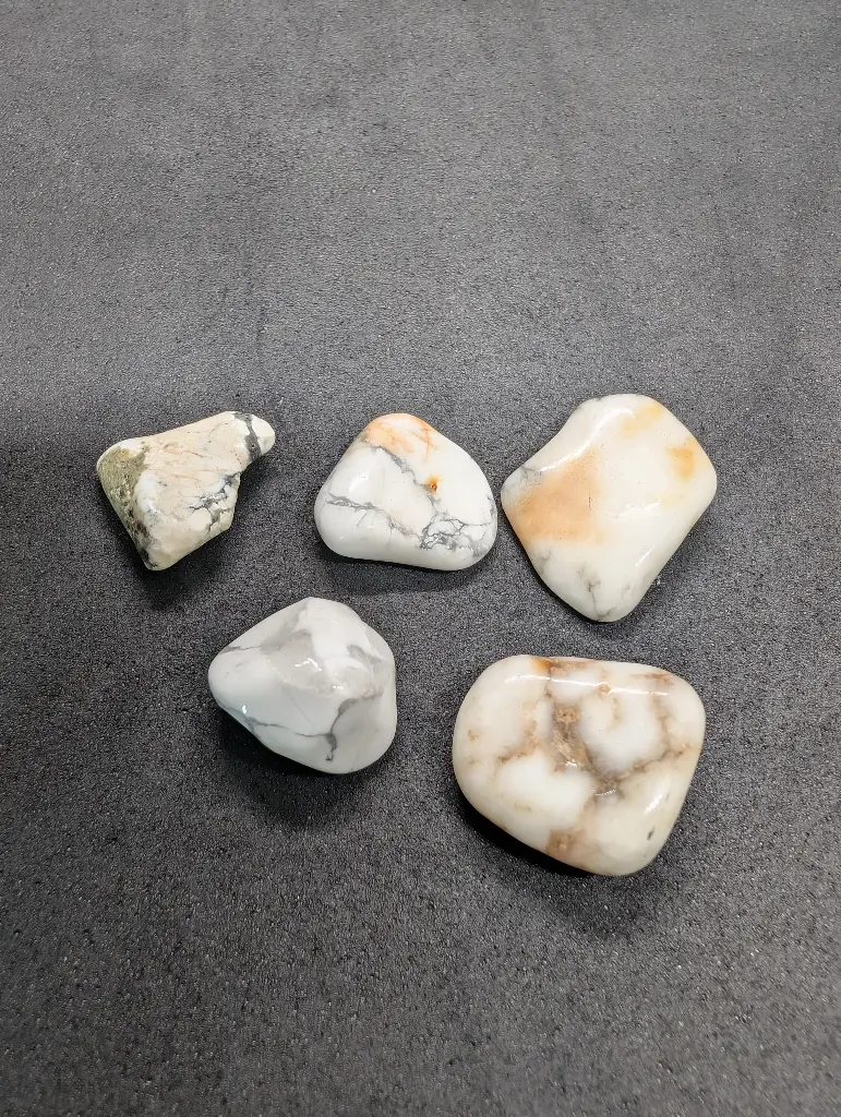 Howlita