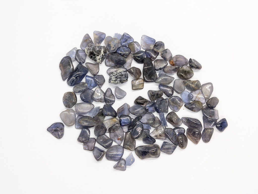 Cordierite var. Iolite