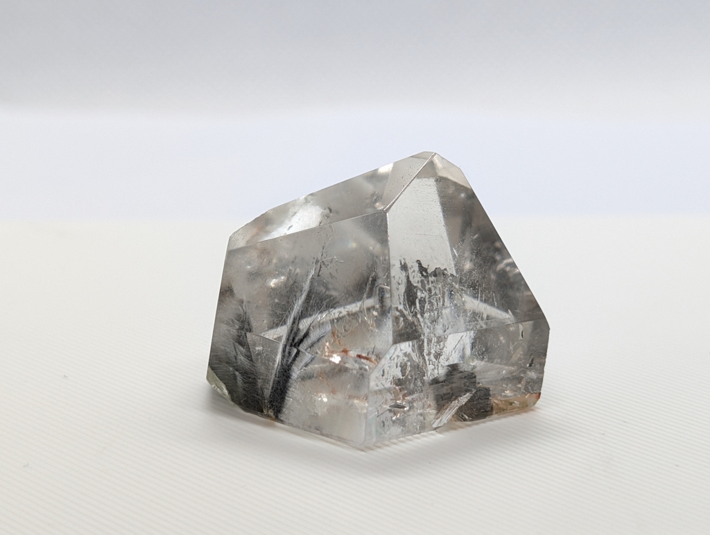 Brookite and Rutile in Quartz