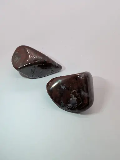 Sugilite with Bustamite